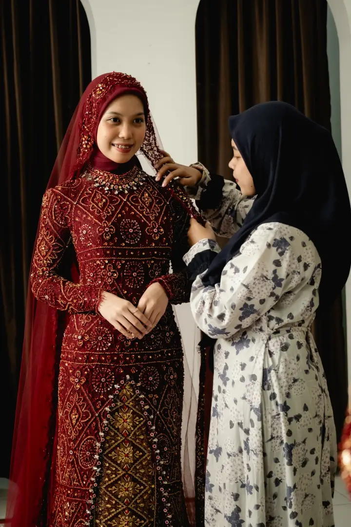 Proses fitting attire Maha Gaun